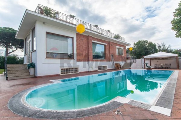 casa indipendente in vendita a Roma in zona Casal Palocco
