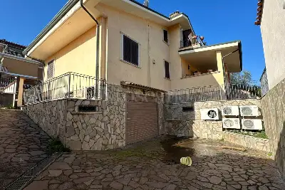 casa indipendente in vendita a Roma in zona Alessandrino