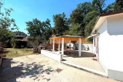 casa indipendente in vendita a Roma in zona Valle Santa