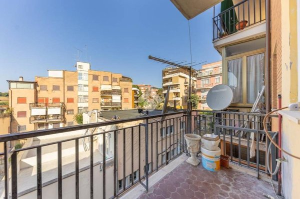 appartamento in vendita a Roma in zona Tomba di Nerone