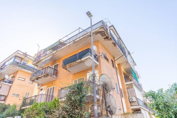 appartamento in vendita a Roma in zona Tomba di Nerone