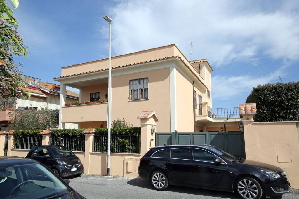 casa indipendente in vendita a Roma in zona Vitinia