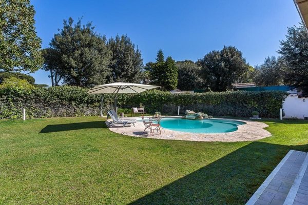 casa indipendente in vendita a Roma in zona Casal Palocco
