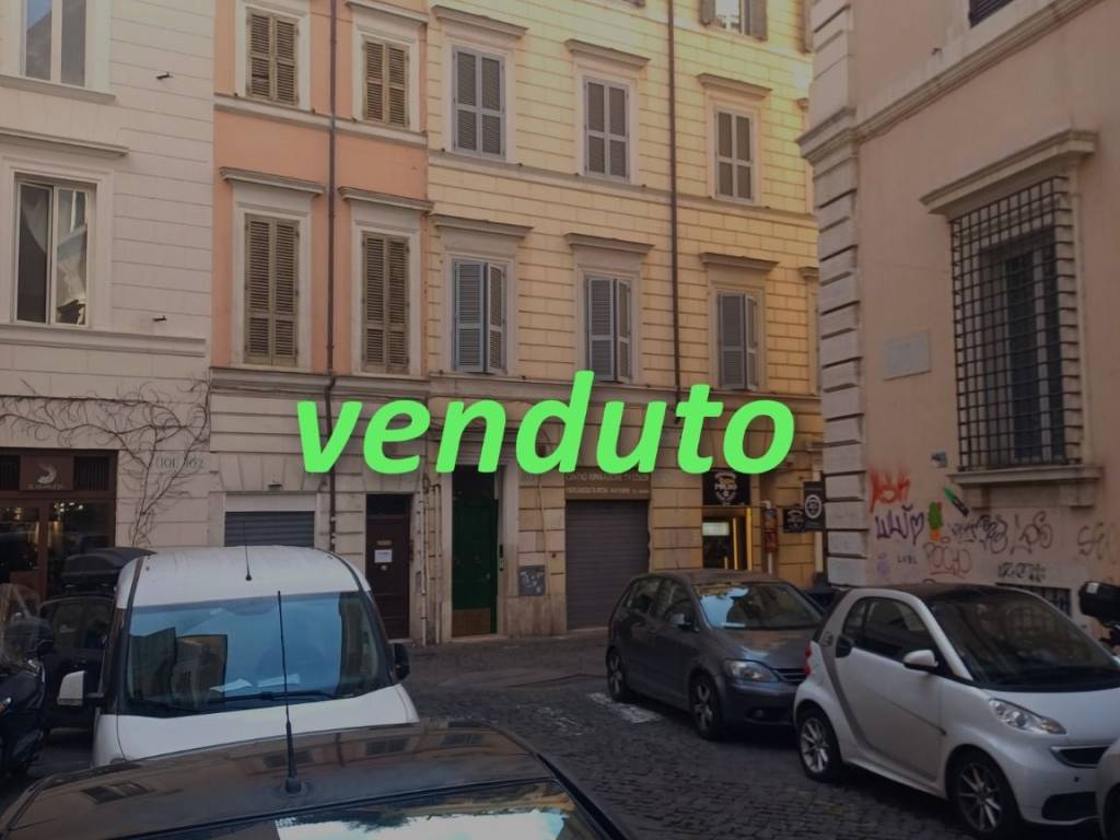 appartamento in vendita a Roma in zona Parione/Sant'Eustachio