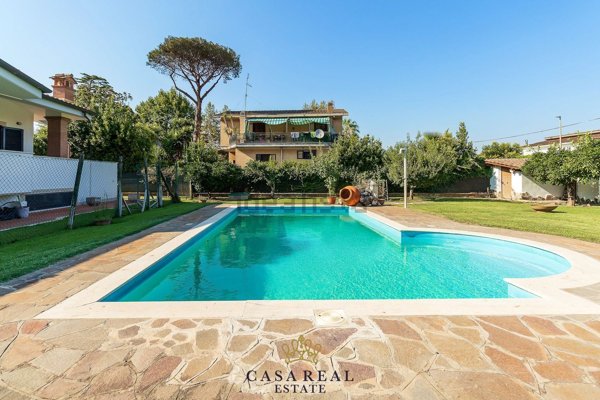 casa indipendente in vendita a Roma in zona Infernetto