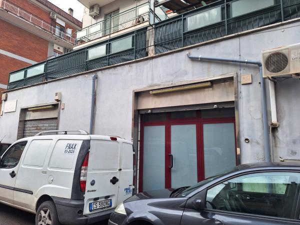ufficio in vendita a Roma in zona Cinecittà