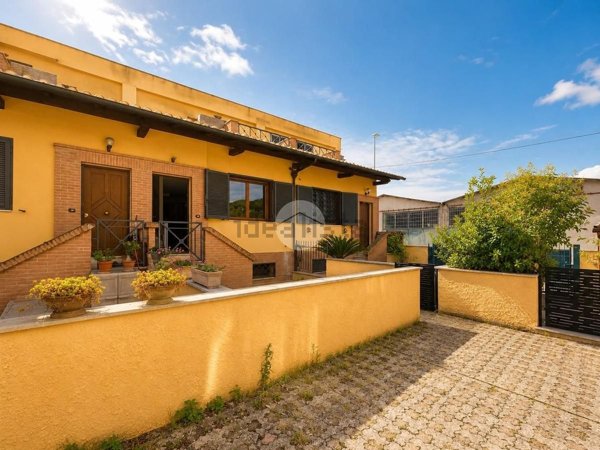 appartamento in vendita a Roma in zona Tuscolano