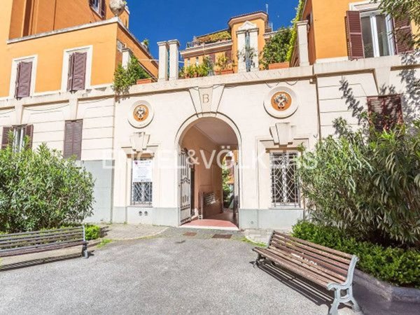 appartamento in vendita a Roma in zona Tuscolano