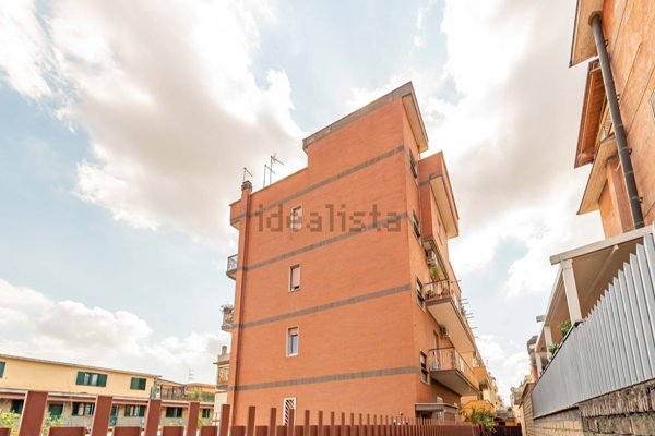 appartamento in vendita a Roma in zona Torre Angela