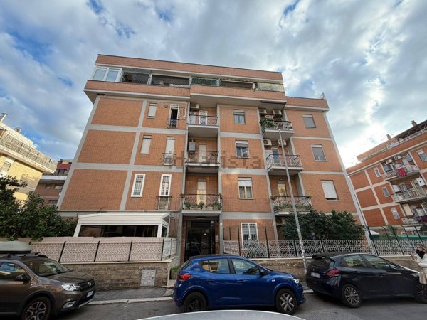 appartamento in vendita a Roma in zona Corviale