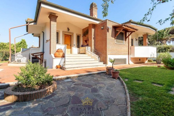 casa indipendente in vendita a Roma in zona Infernetto