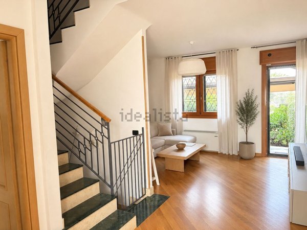 casa indipendente in vendita a Roma in zona Mezzocammino
