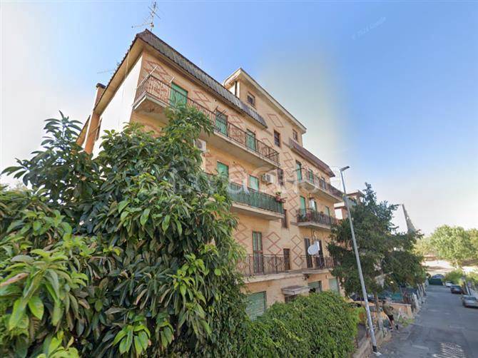 appartamento in vendita a Roma in zona Torre Angela