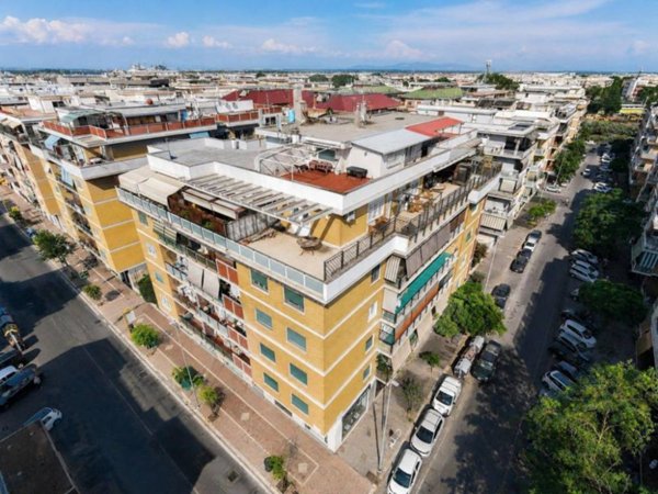 appartamento in vendita a Roma in zona Ostia