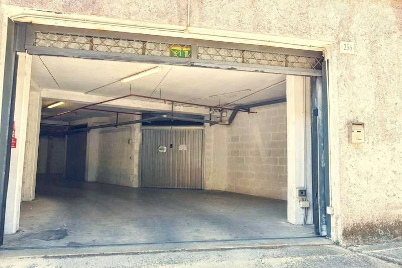 box auto in vendita a Roma in zona Prenestino-Labicano