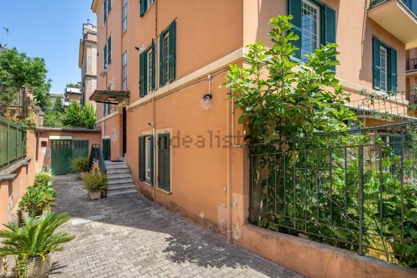 appartamento in vendita a Roma in zona Gianicolense