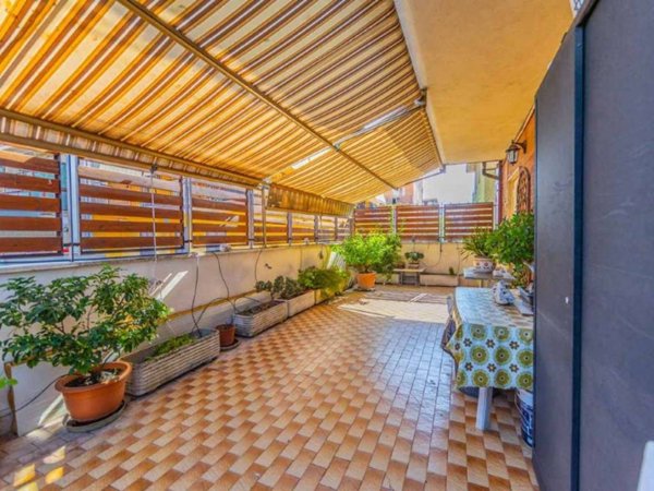 appartamento in vendita a Roma in zona Lago Regillo
