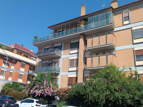 appartamento in vendita a Roma in zona Giuliano Dalmata