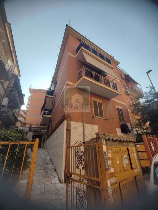 appartamento in vendita a Roma in zona Corviale