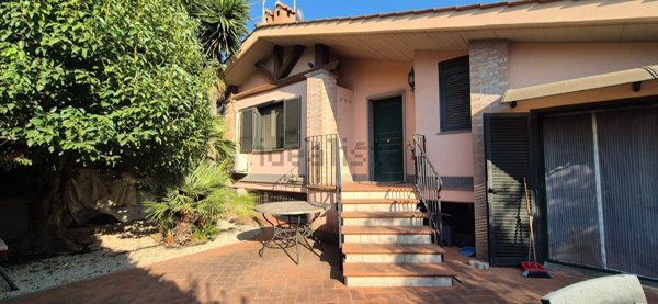 casa indipendente in vendita a Roma in zona Infernetto