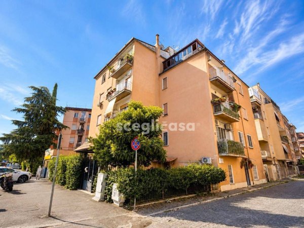 appartamento in vendita a Roma in zona Cinecittà