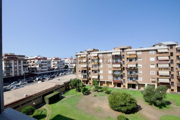 appartamento in vendita a Roma in zona Ostia