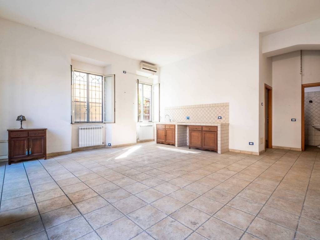 appartamento in vendita a Roma in zona Tuscolano