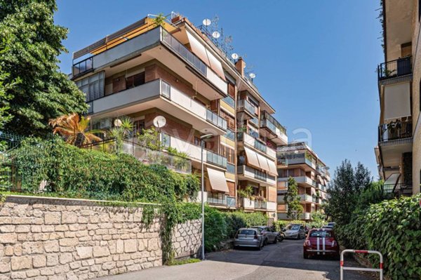 appartamento in vendita a Roma in zona Tomba di Nerone