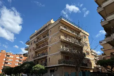 casa indipendente in vendita a Roma in zona Ostia Antica