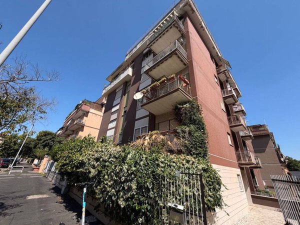 appartamento in vendita a Roma in zona Appio Claudio