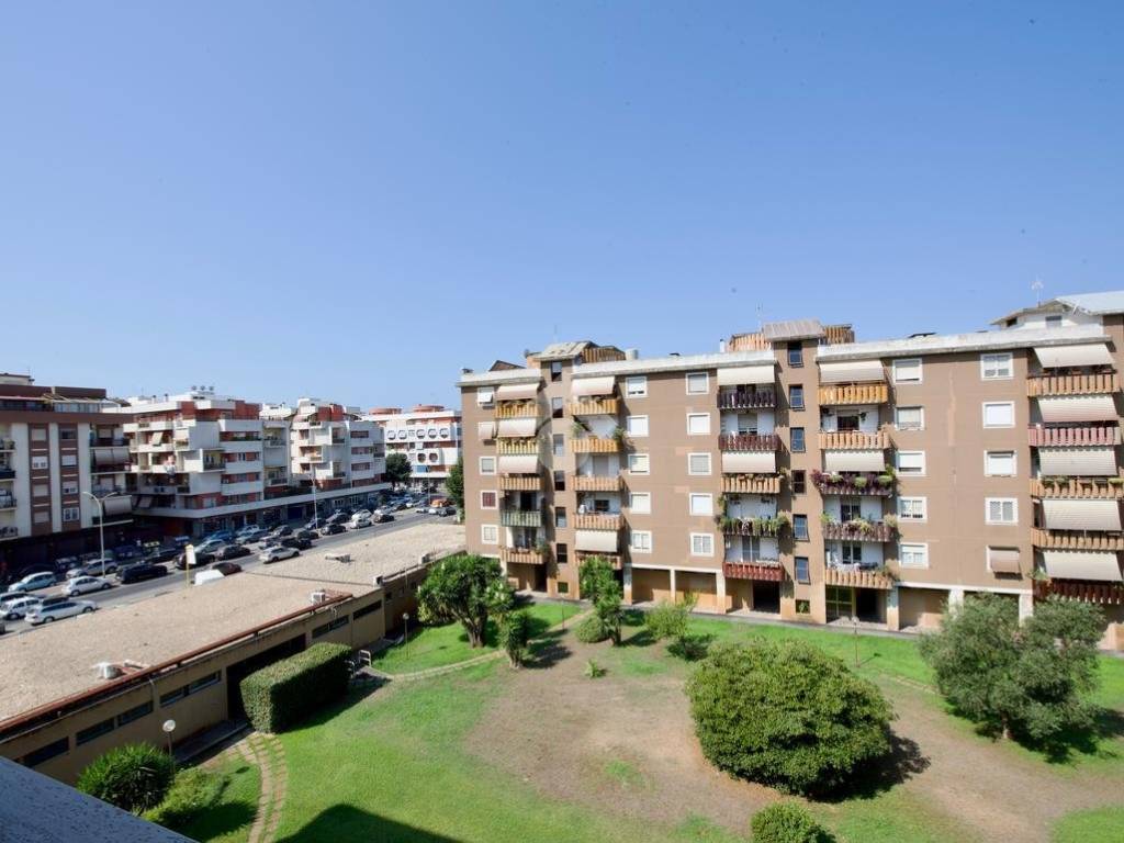appartamento in vendita a Roma in zona Ostia