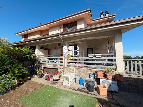 casa indipendente in vendita a Roma in zona Valle Muricana