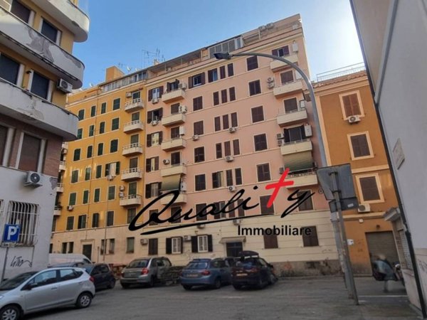appartamento in vendita a Roma in zona Appio Latino