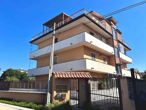 appartamento in vendita a Roma in zona Giardini di Corcolle