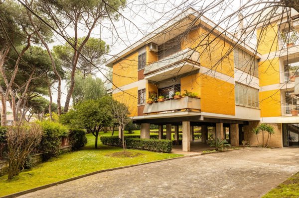 appartamento in vendita a Roma in zona EUR
