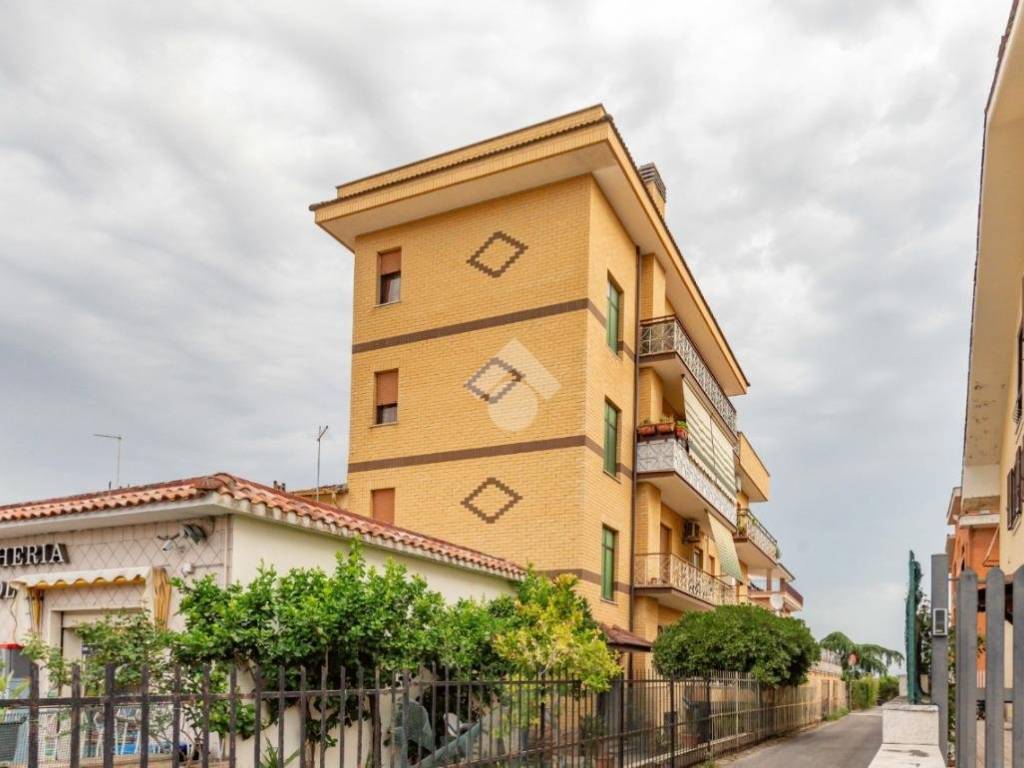 appartamento in vendita a Roma in zona Borghesiana