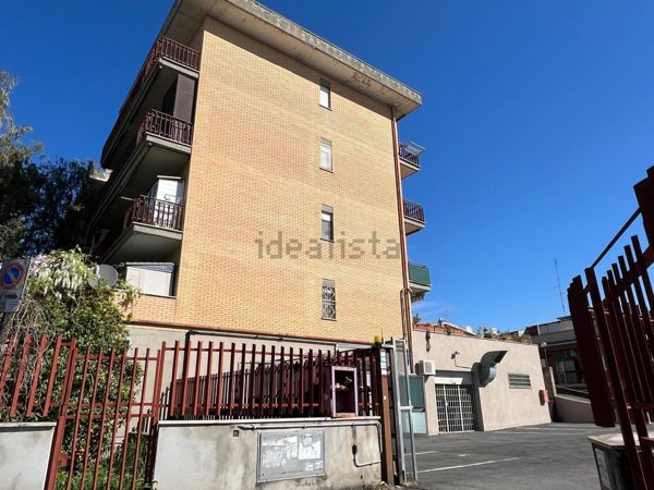 locale commerciale in vendita a Roma