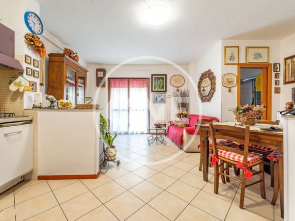 appartamento in vendita a Roma in zona Lunghezza
