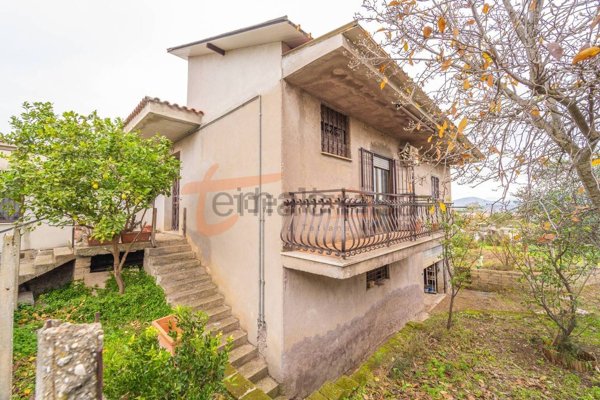 casa indipendente in vendita a Roma in zona Finocchio