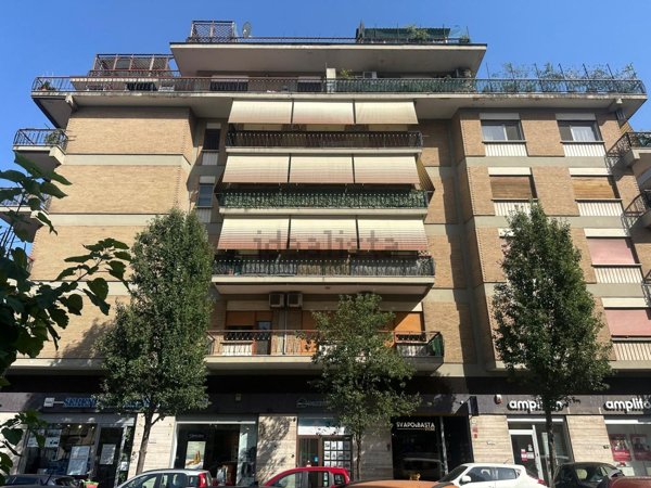 appartamento in vendita a Roma in zona Ardeatino