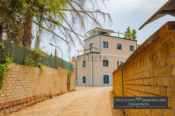 casa indipendente in vendita a Roma