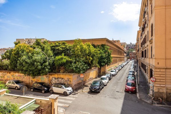 appartamento in vendita a Roma in zona Ostiense