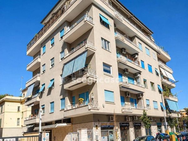 appartamento in vendita a Roma in zona Appio Latino