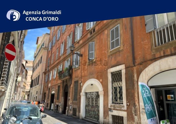 appartamento in vendita a Roma in zona Parione/Sant'Eustachio