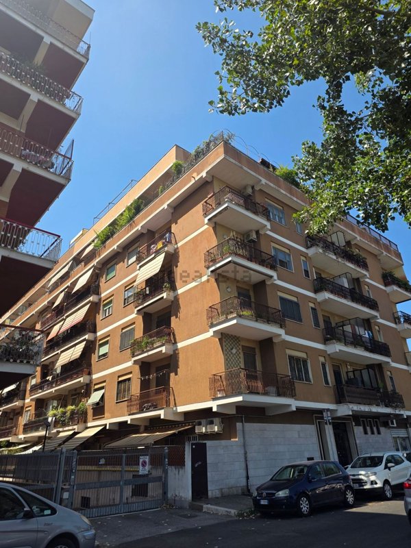 appartamento in vendita a Roma in zona Ostia