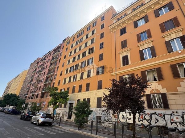 appartamento in vendita a Roma in zona Tuscolano