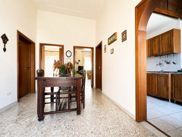 appartamento in vendita a Roma in zona Appio Pignatelli