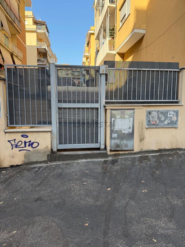 appartamento in vendita a Roma in zona Appio Latino