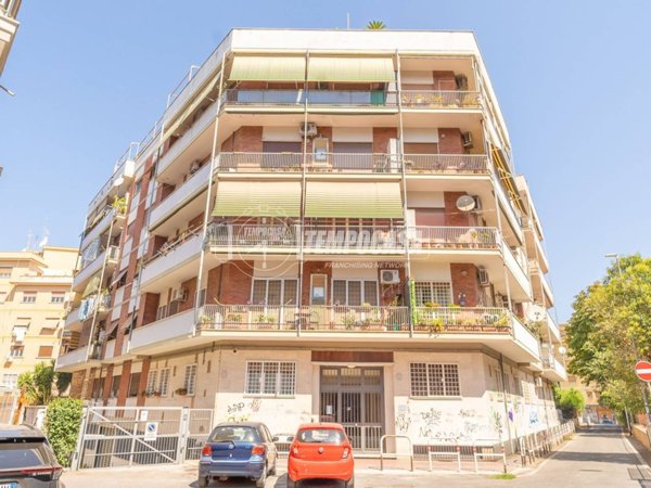 appartamento in vendita a Roma in zona Appio Claudio