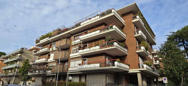 appartamento in vendita a Roma in zona Ardeatino